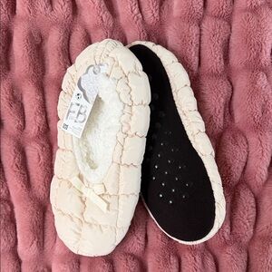 NWT Fuzzy Babba Slippers